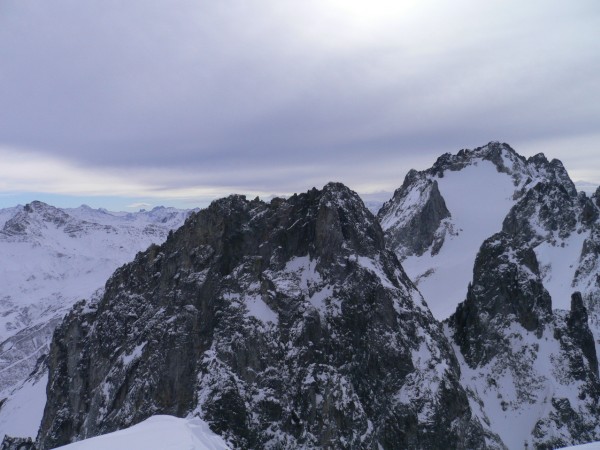 #2 Grande Lauzière : Ca se couvre à donf!!!!!!!
La Grande Lauzière a de - en - de neige pour sortir au sommet! Grande Lauzière : Ca se couvre à donf!!!!!!!
La Grande Lauzière a de - en - de neige pour sortir au sommet!