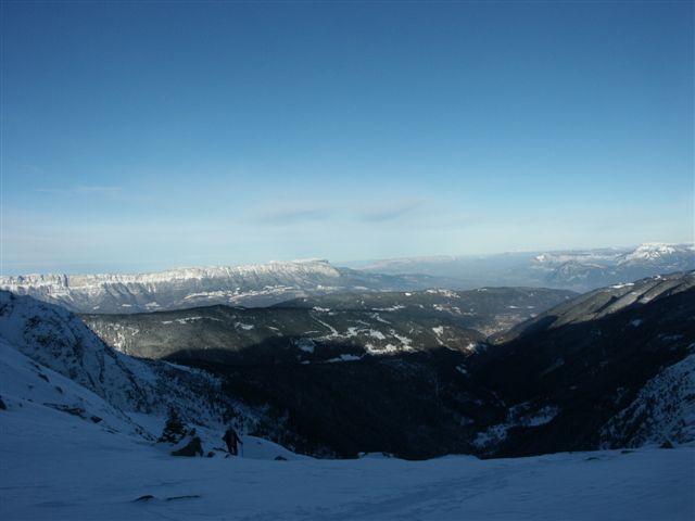 #1 Charmet de l Charmet de l'Aiguille. : En montant au col de Comberousse : la vue se dégage sur Chartreuse et Bauges.