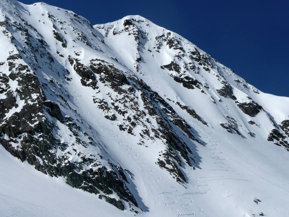#10 les 2 couloirs parallèles : j les 2 couloirs parallèles : j'ai rejoint le 2ème après le 1er tiers, mais depuis le haut ce serait le top !