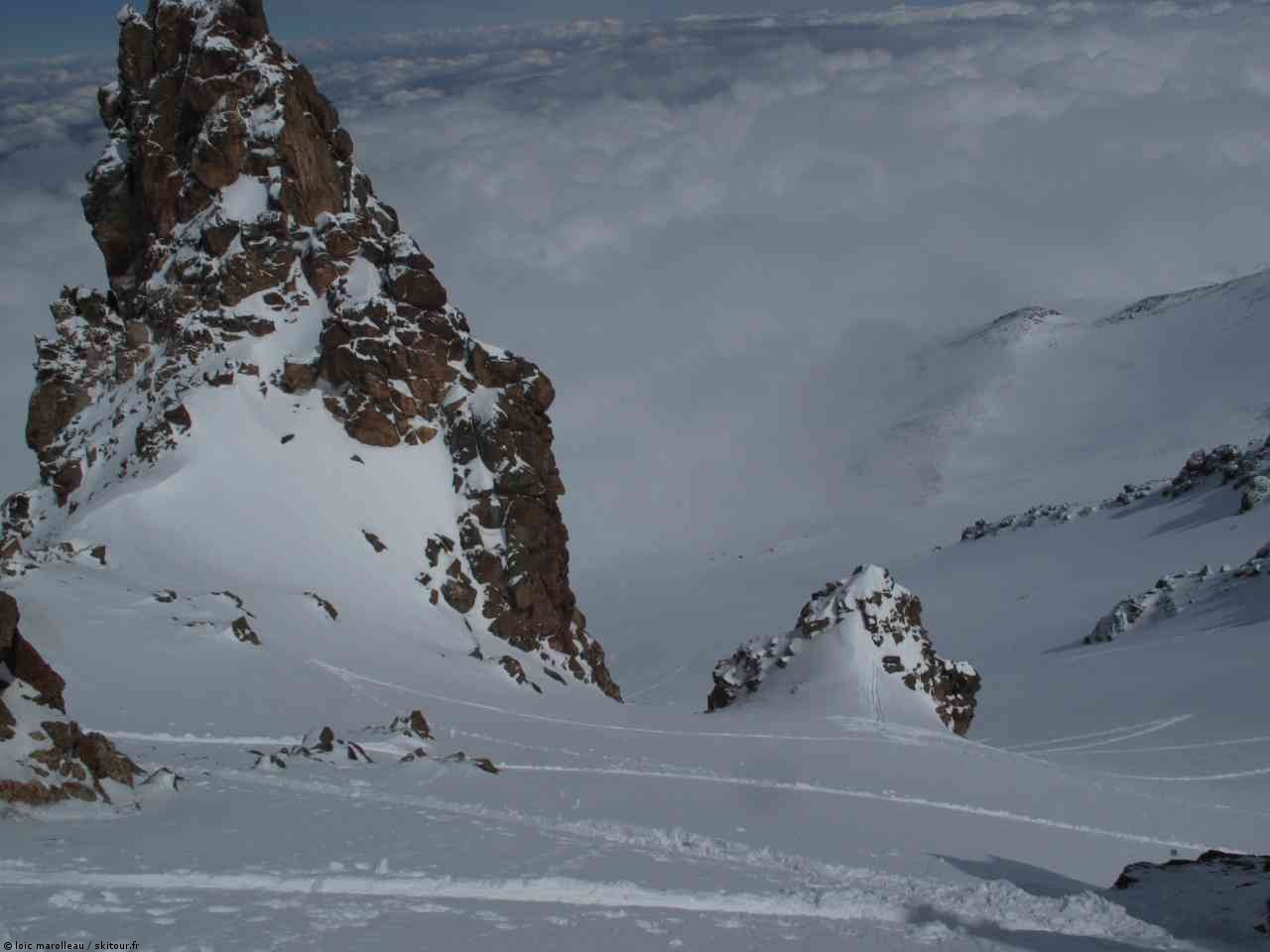 #7 Mont Hasan : La trace de montée.
Il faudra basculer sur la gauche pour descendre. Mont Hasan : La trace de montée.
Il faudra basculer sur la gauche pour descendre.