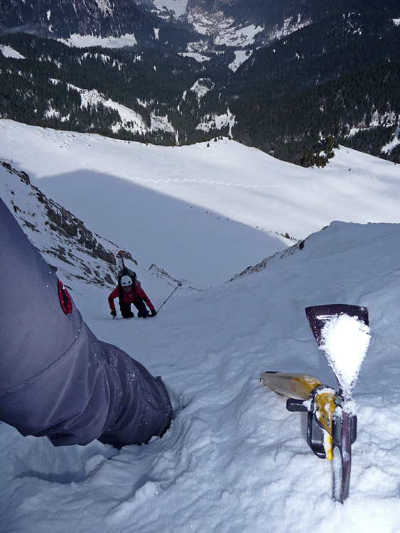 #1 Pte de Haute Béné : Dans le petit couloir, qui malheureusement ne passe pas à la descente faute de neige dans sa partie supérieure. Pte de Haute Béné : Dans le petit couloir, qui malheureusement ne passe pas à la descente faute de neige dans sa partie supérieure.