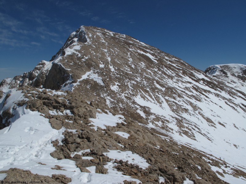 #9 Sommet Keklikkayasu : Le sommet qui est difficillement faisable à ski compte tenu de son état neigeux Sommet Keklikkayasu : Le sommet qui est difficillement faisable à ski compte tenu de son état neigeux