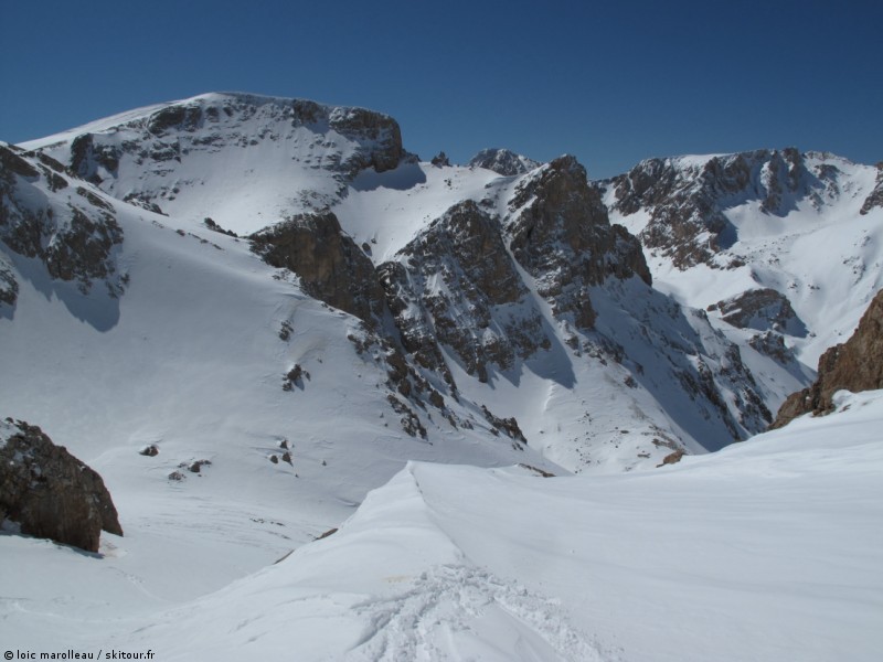 #6 Sommet d Sommet d'en face : L'Uçuk T. 3274m sur la carte avec de beaux couloirs