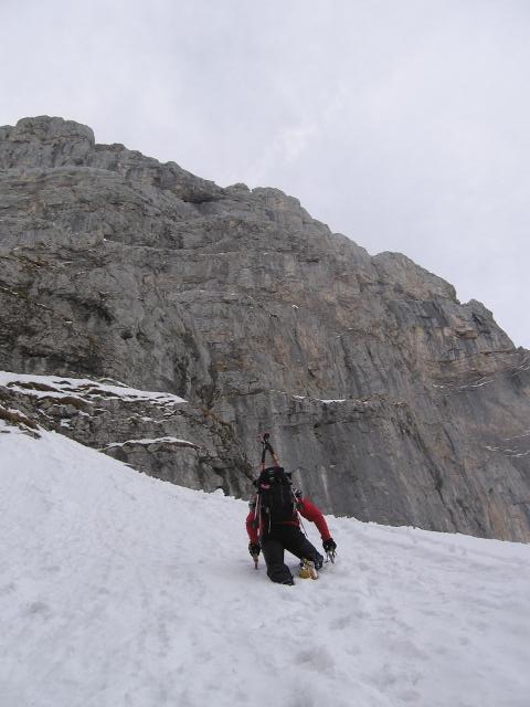 #3 cheneau rosset : on arrive au depart de la traverssée, neige pourrie pour le rejoindre cheneau rosset : on arrive au depart de la traverssée, neige pourrie pour le rejoindre