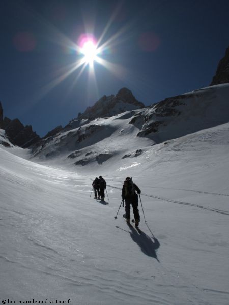 #3 Guzeler : Marche avec le soleil de face Guzeler : Marche avec le soleil de face