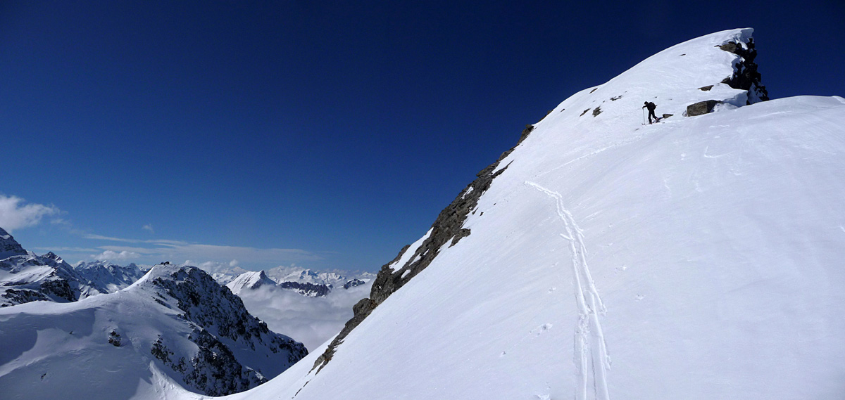 #4 Pte de Chaborgne couloir N : La pointe de Chaborgne, avec à gauche sa dépression. Pte de Chaborgne couloir N : La pointe de Chaborgne, avec à gauche sa dépression.