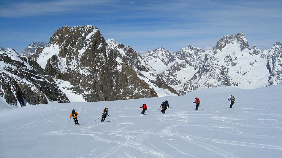 #15 Les Ouriens : devant Pointe du Vallon des Etages et la Barre des Ecrins Les Ouriens : devant Pointe du Vallon des Etages et la Barre des Ecrins