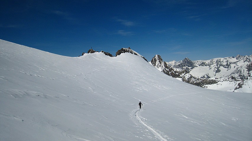 #12 Les Rouies : Plateau sommital, plus que 100m jusqu Les Rouies : Plateau sommital, plus que 100m jusqu'au sommet.