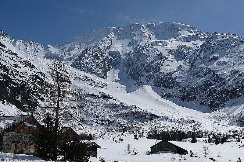 #5 Dômes de Miage : Le versant N des Dômes de Miage depuis les chalets de Miage Dômes de Miage : Le versant N des Dômes de Miage depuis les chalets de Miage