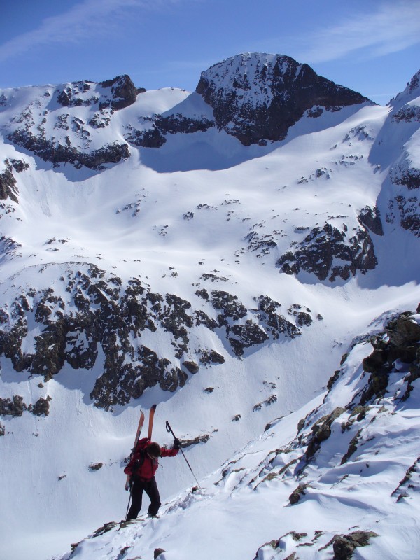 #3 Arrivée au Berche Noire : Isabelle sur fond de lac du Vallon , Rochail et Pointe de Malhaubert Arrivée au Berche Noire : Isabelle sur fond de lac du Vallon , Rochail et Pointe de Malhaubert