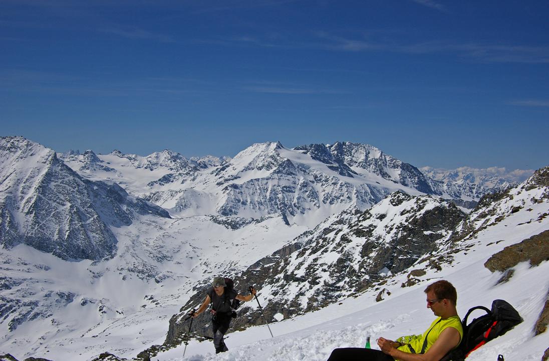 #4 Sancy avec son nouveau body : Vous n Sancy avec son nouveau body : Vous n'êtes pas chez "Véronique et Davina" en train de faire du streching! Quoique le nouveau body de sancy cherche à entretenir la confusion.