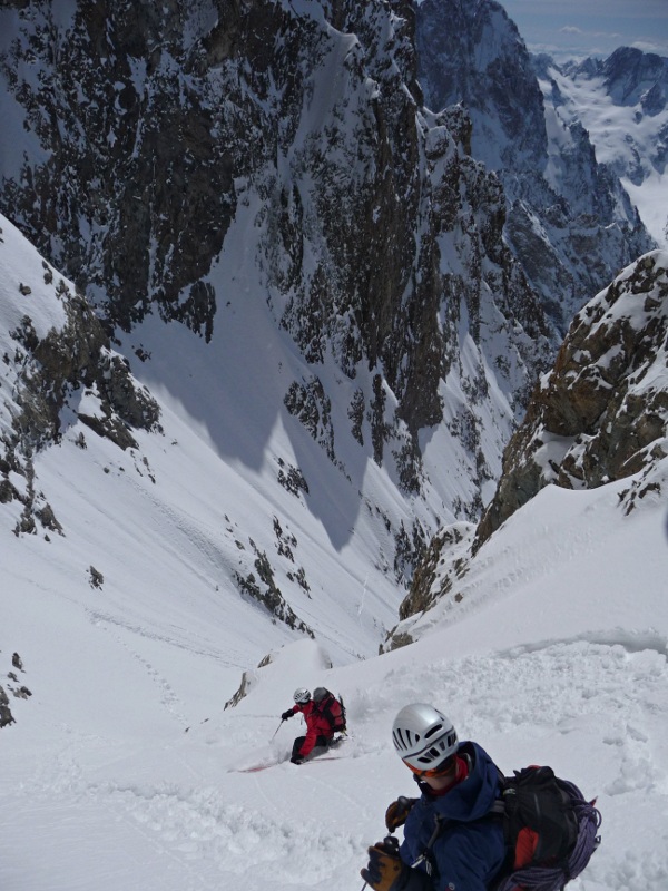 Descente : On se casse. Ski assez bon en guise de consolation