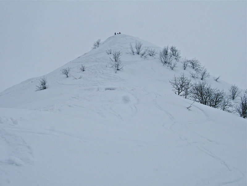 #5 Costa Garbella : Enfin de compte pas mal de monde dans le secteur malgré la météo et une bonne neige SOUPE. Des gens qui descendaient et d Costa Garbella : Enfin de compte pas mal de monde dans le secteur malgré la météo et une bonne neige SOUPE. Des gens qui descendaient et d'autres qui montaient derrière nous, nous avons bien été une bonne dizaine voire plus ce jours là.