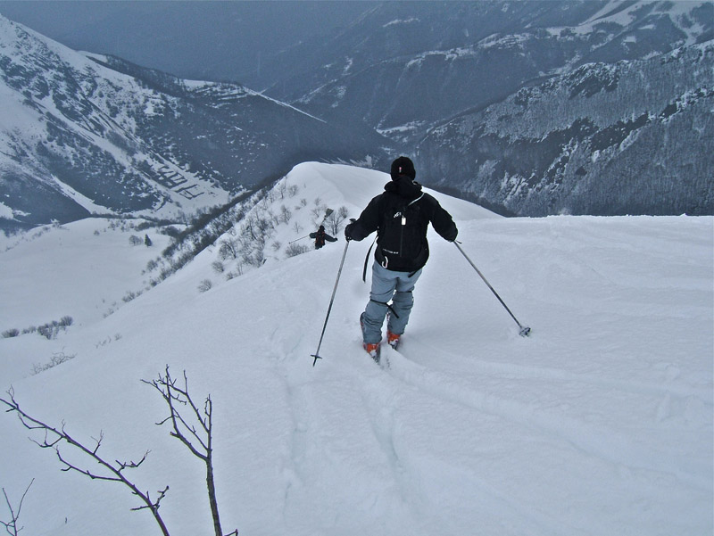 #6 Costa Garbella : Il commence à faire quelques gouttes et çà se bouche plus haut, on descend. Costa Garbella : Il commence à faire quelques gouttes et çà se bouche plus haut, on descend.