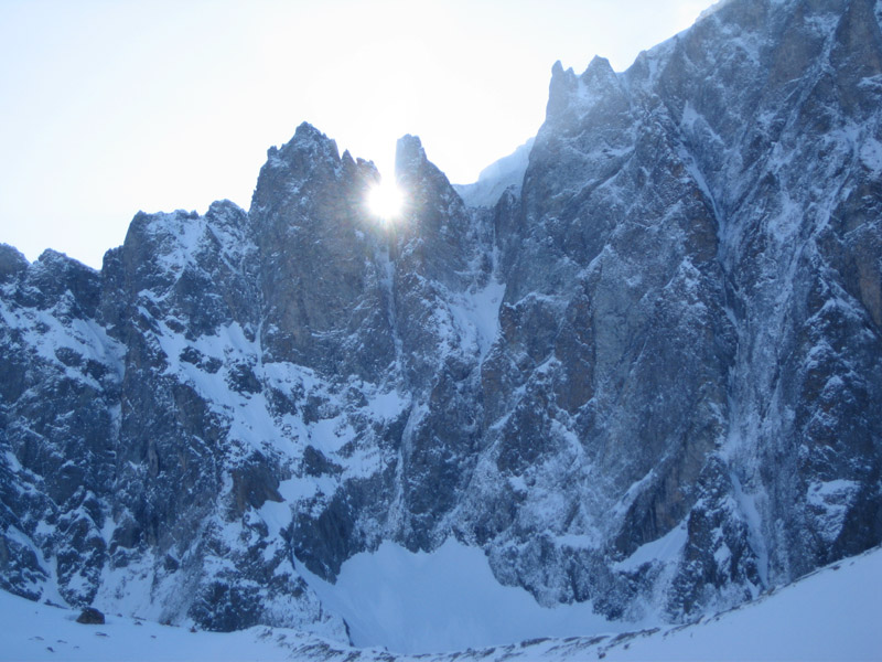 #1 lever de soleil : La face NW des Ecrins est toujours aussi austère lever de soleil : La face NW des Ecrins est toujours aussi austère
