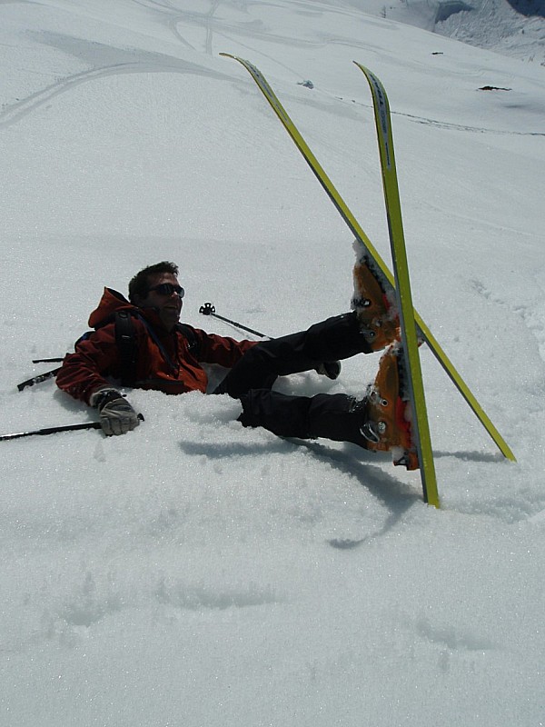 #3 Chute : ben oui la neige change vite parfois, on se lâche dans la transfo et boum dans la croûte... (photo Fabrice) Chute : ben oui la neige change vite parfois, on se lâche dans la transfo et boum dans la croûte... (photo Fabrice)