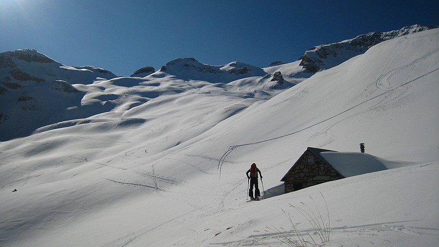 #6 Rochail : Jip devant la cabane des Sources, et le reste de l Rochail : Jip devant la cabane des Sources, et le reste de l'itinéraire