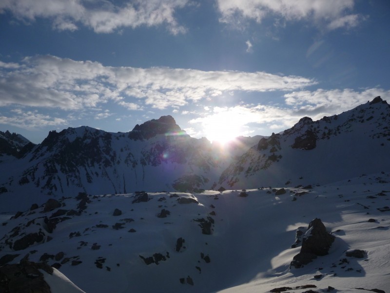 Le Soleil fait son apparition : Au moment de la première pose, face au soleil.