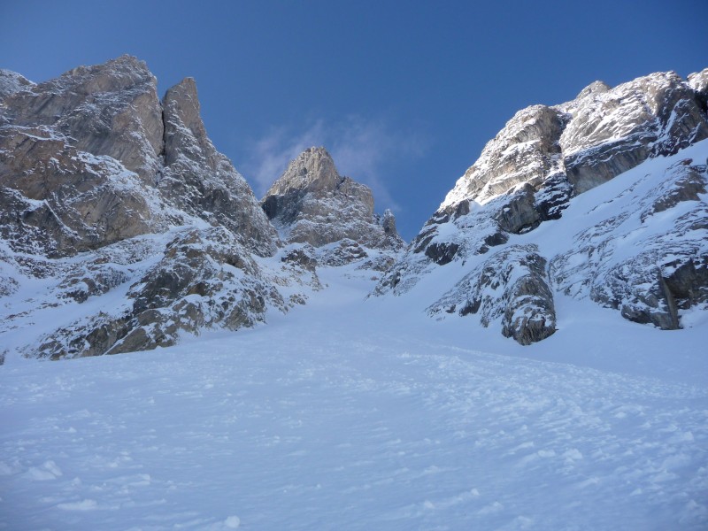 Bas du couloir : C'est là qu'on met les crampons.