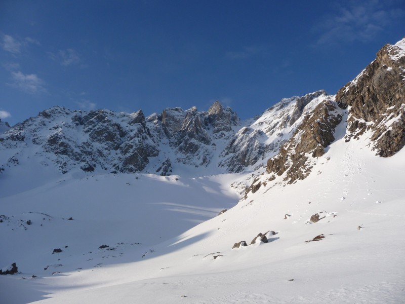 La couloir de La Clapière : En même temps que le soleil, le couloir fait son apparition.