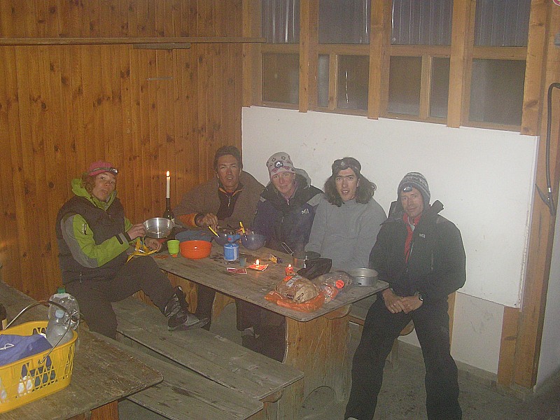 #8 Au refuge de Temple Ecrins : Petite soirée réparatrice entre amis Au refuge de Temple Ecrins : Petite soirée réparatrice entre amis