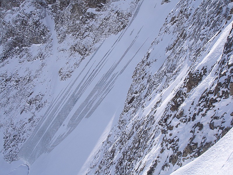 La pente finale que l'on aurait du skier... snif! Coté droit glacé.