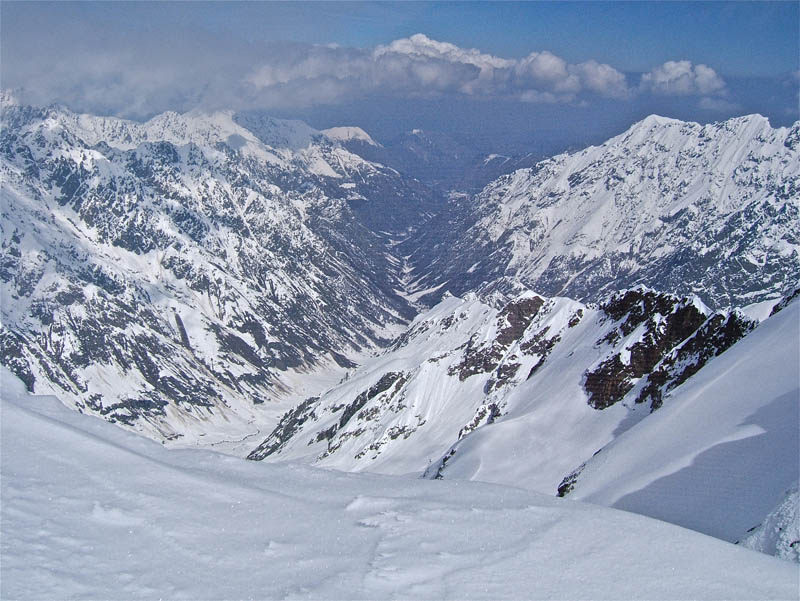 GELAS : Encore beaucoup de neige sur la piste de San Giacomo coté Italien.