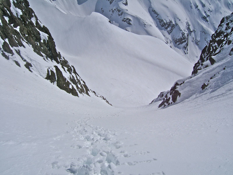 GELAS : Vue, au niveau de la selle, de mes traces très profondes. Il a l'air plus pentu que quand il a moins de neige?