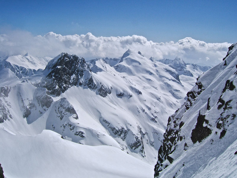 GELAS : Vue du milieu du couloir.