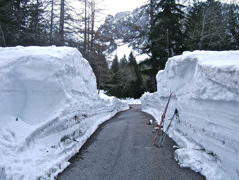 GELAS : La route vers 1700m un peu avant de chausser.