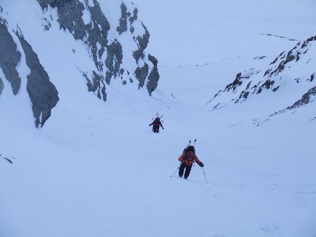 chaborgne, couloir N : 3 autres personnes derrière nous. La montée est relativement facile. Neige poudreuse tassée