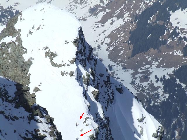 #3 Tete de tré la tete, couloir N : les 3 personnes partis avec nous, arrivent au sommet de Chaborgne Tete de tré la tete, couloir N : les 3 personnes partis avec nous, arrivent au sommet de Chaborgne