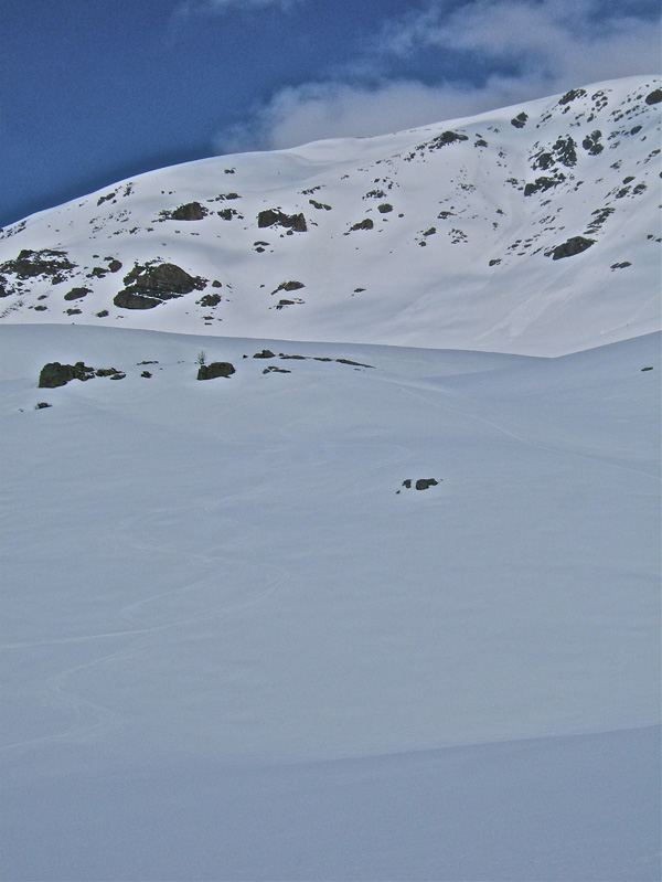 #16 Bonette : Nos traces encore peu visible neige juste ramolie comme il le faut. Bonette : Nos traces encore peu visible neige juste ramolie comme il le faut.