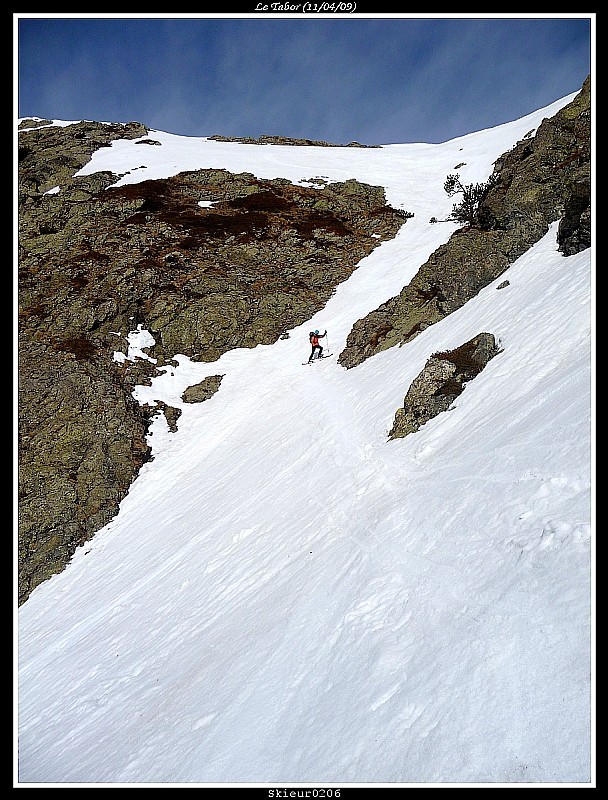 #7 Descente du couloir SE : La partie haute du couloir. Descente du couloir SE : La partie haute du couloir.