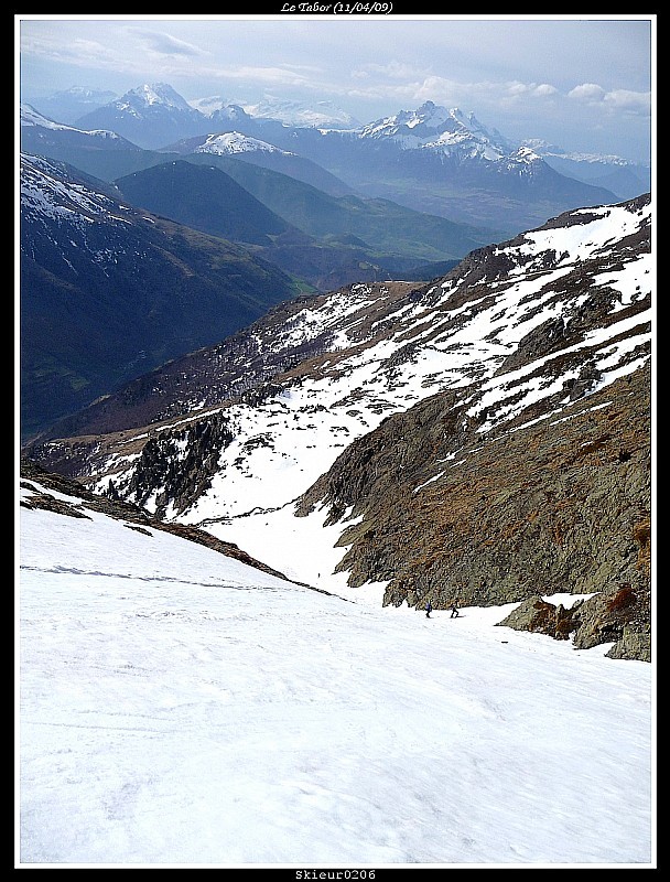 #8 Descente du couloir SE : La partie basse du couloir bien au soleil avec en toile de fond l Descente du couloir SE : La partie basse du couloir bien au soleil avec en toile de fond l'Obiou.
