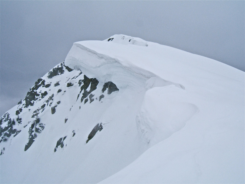 #7 LAUSES : Beaucoup de belles corniches sur cette crête. LAUSES : Beaucoup de belles corniches sur cette crête.