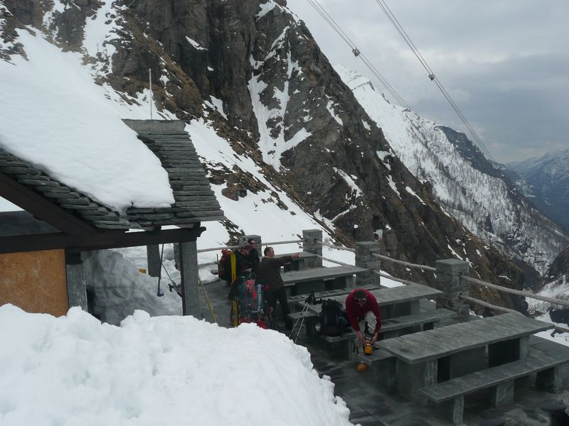 #4 Cabane Basodino : Bon accueil et confort Cabane Basodino : Bon accueil et confort