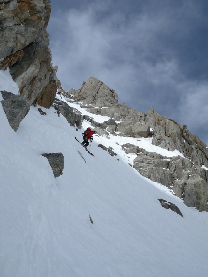 #1 Haut du couloir : En béton irrégulier Haut du couloir : En béton irrégulier