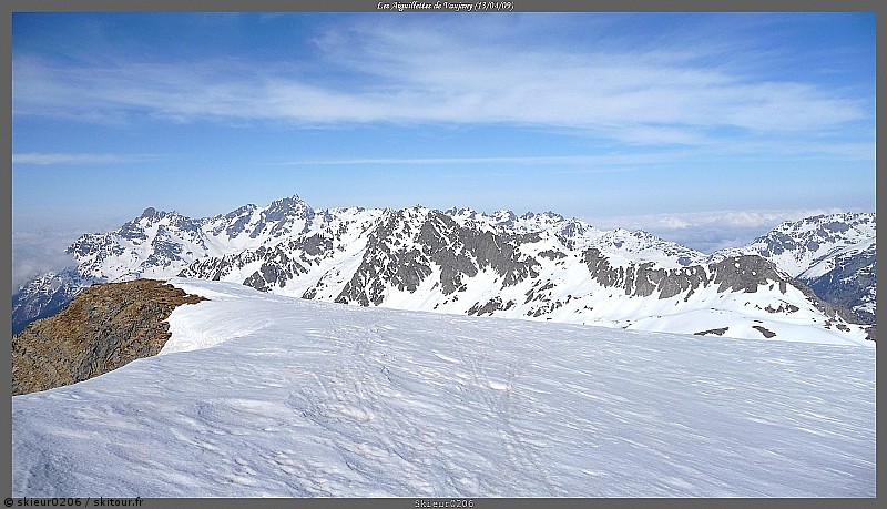 #5 Depuis le sommet : Vue sur le Rissiou et le Rocher Motas puis derrière Belledonne avec le Grand Pic. Depuis le sommet : Vue sur le Rissiou et le Rocher Motas puis derrière Belledonne avec le Grand Pic.