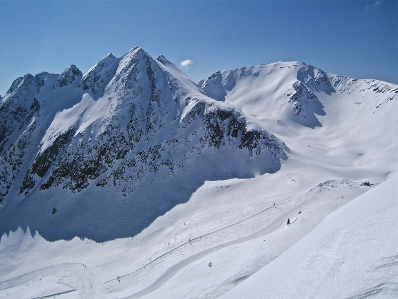 #7 Sistron Couloir N. : vue sur le Mt Sauveur. Sistron Couloir N. : vue sur le Mt Sauveur.