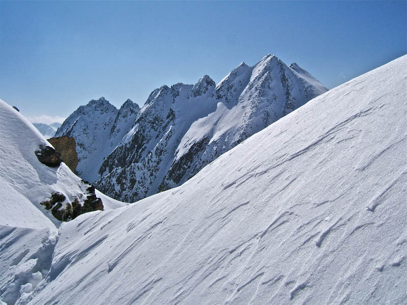 #6 Sistron Couloir N. : La selle dominée par la Tête de Pignals. Sistron Couloir N. : La selle dominée par la Tête de Pignals.