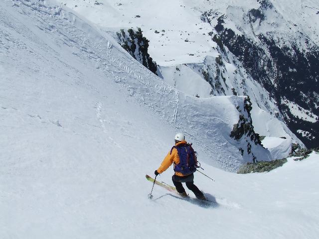 #2 Mont Tondu : Thomas qui s Mont Tondu : Thomas qui s'apprette à rentrer dans le couloir NW de la Pyramide de Chaplan