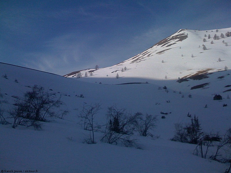 #2 Col de la Baisse : Le col de la Baisse est en vue, à droite la Montagne du Carton Col de la Baisse : Le col de la Baisse est en vue, à droite la Montagne du Carton