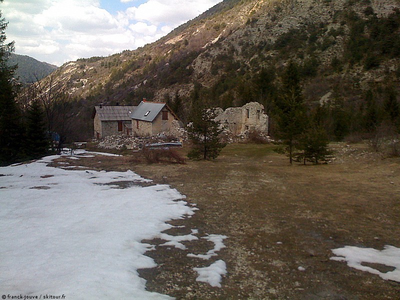 #10 Retour : Les ruines de l Retour : Les ruines de l'abbaye sont en vues