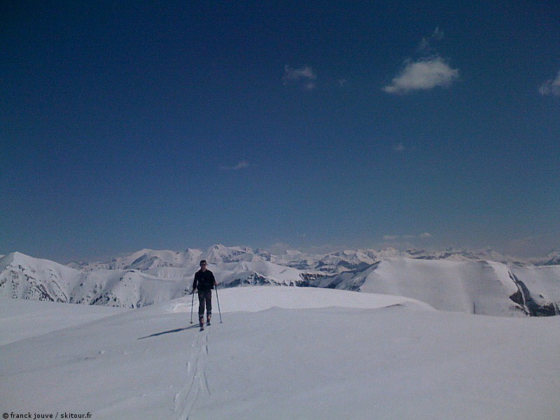 #7 Sommet : Stéphane me rejoint au sommet sur fond de Haut verdon derrière ( Mont Pelat, tours du lac d Sommet : Stéphane me rejoint au sommet sur fond de Haut verdon derrière ( Mont Pelat, tours du lac d'Allos,...)