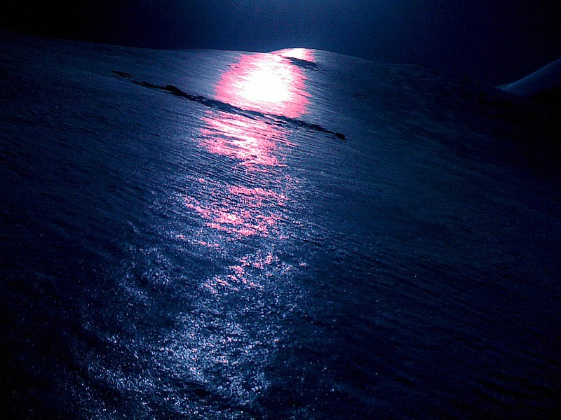 #4 Couleurs du matin : Couleurs du matin sur une neige bien durcie par un nuit fraîche Couleurs du matin : Couleurs du matin sur une neige bien durcie par un nuit fraîche