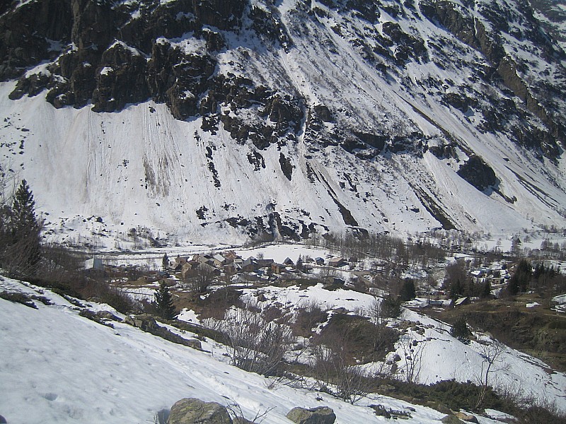 #11 La Bérarde : ça skie jusqu La Bérarde : ça skie jusqu'en bas en choisissant bien ses écharpes de neige...