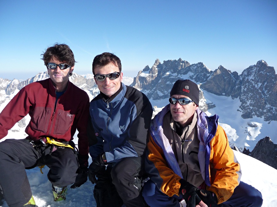 #10 Les poseurs : Les trois prétendants devant la Reine Les poseurs : Les trois prétendants devant la Reine