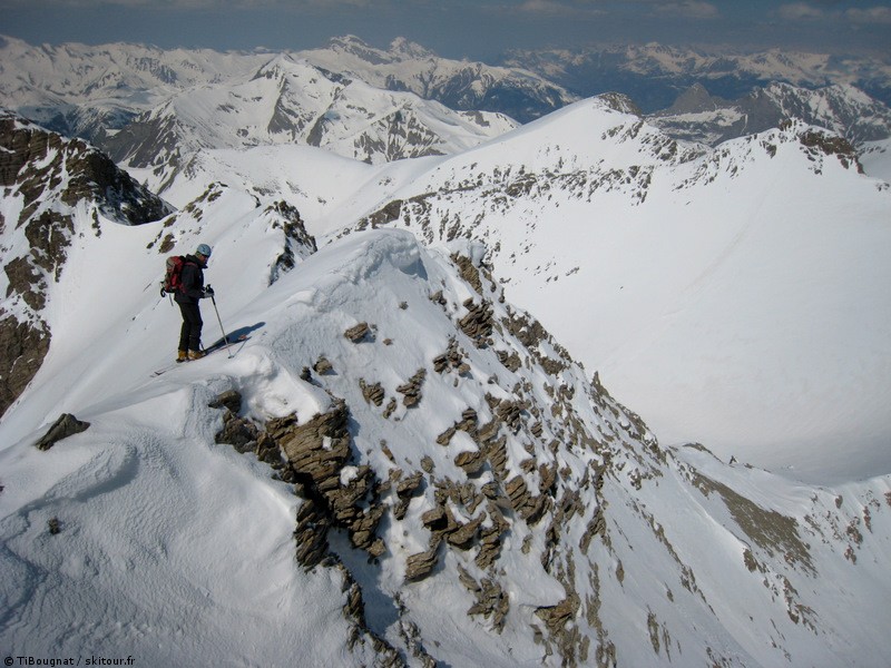 Friz au sommet du Mont Pelat à la recherche des portes d'entrée des couloirs nord