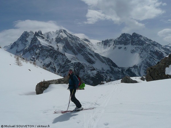 #10 Mortice : Ambiance assez sauvage dans le vallon des Houerts face au Chambeyron. Mortice : Ambiance assez sauvage dans le vallon des Houerts face au Chambeyron.